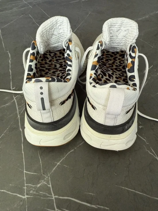 Nike React Infinity Flyknit Women’s Running Shoes with Leopard Print Swoosh - Picture 4 of 8